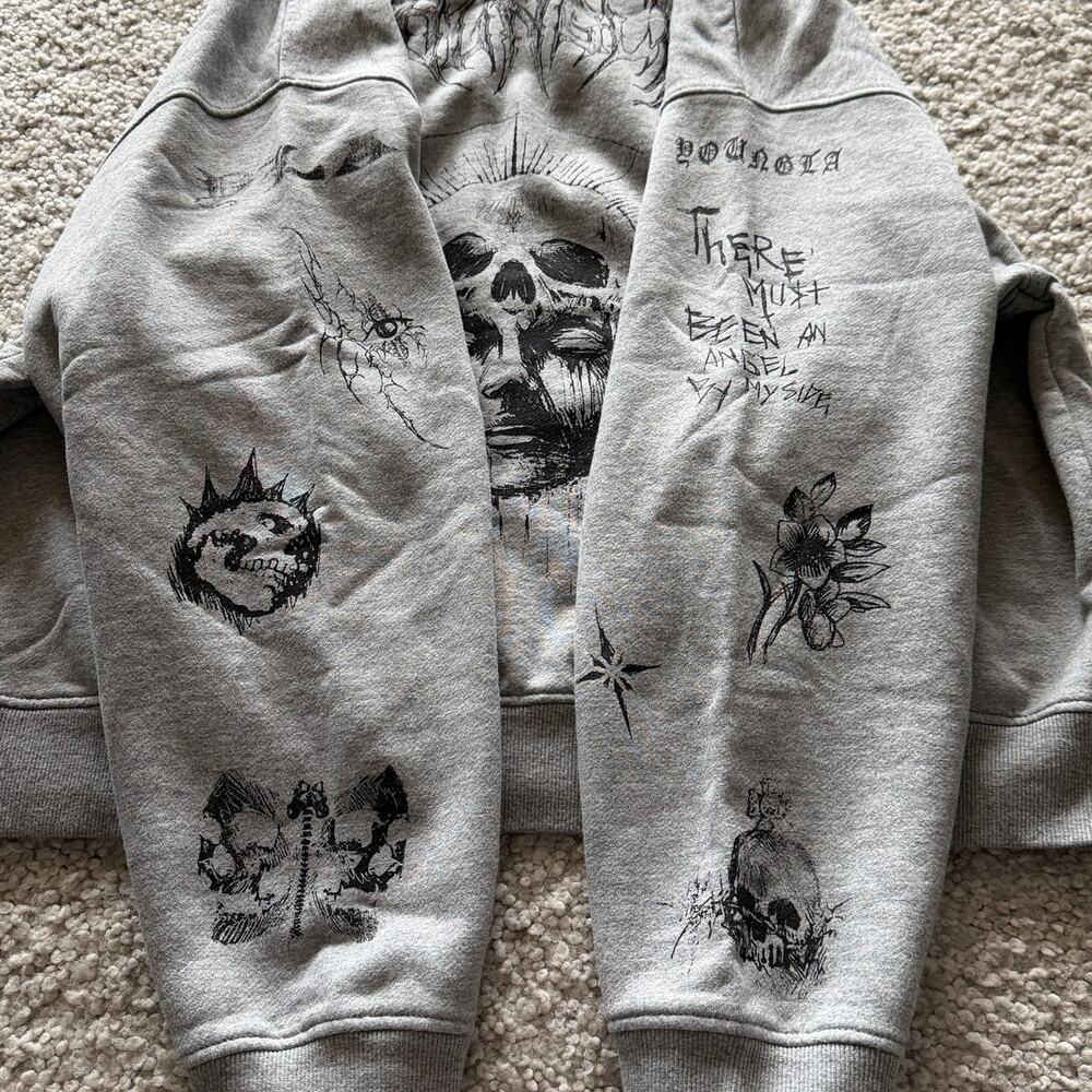 Men's Graphic Crewneck Sweatshirt - Gray Skull & Tattoo Prints